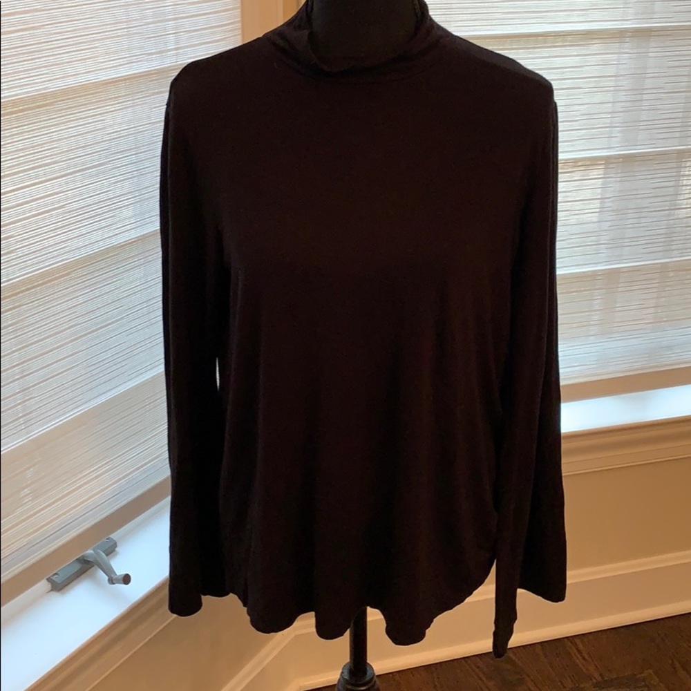 NWOT Trendy‎ Michael Stars black top w/ bell sleeve